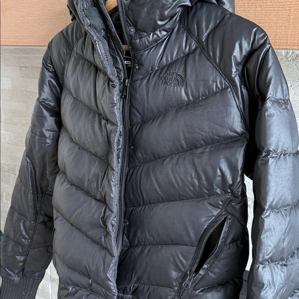 The North Face Women’s Black 550 Down Jacket - Picture 2 of 9